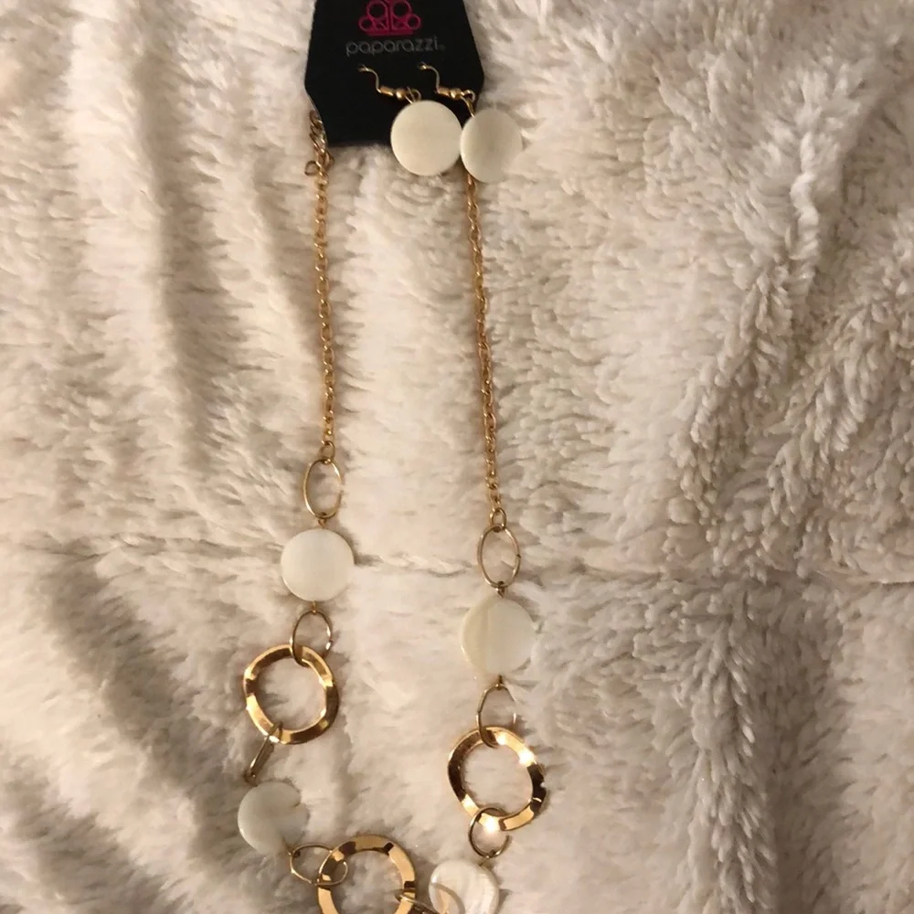 Paparazzi Faux Rose Gold and Pearl Earrings/Necklaces/Ring Jewelry Set - Picture 2 of 6